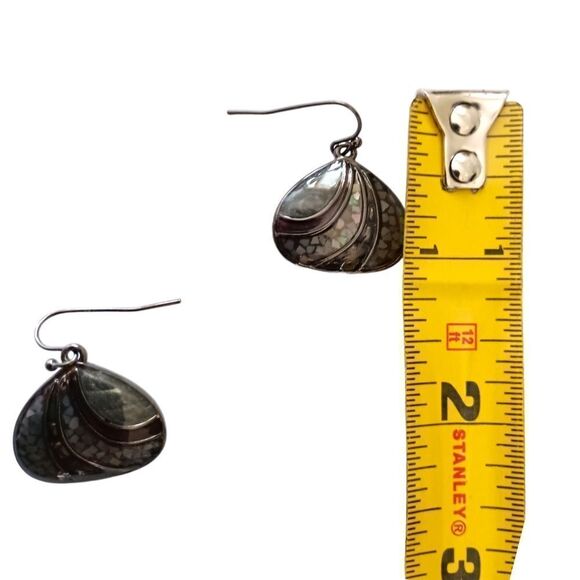 Lia Sophia Earrings Seaside Genuine Mother of Pearl Hematite Shell Retired Vtg. - Picture 2 of 16